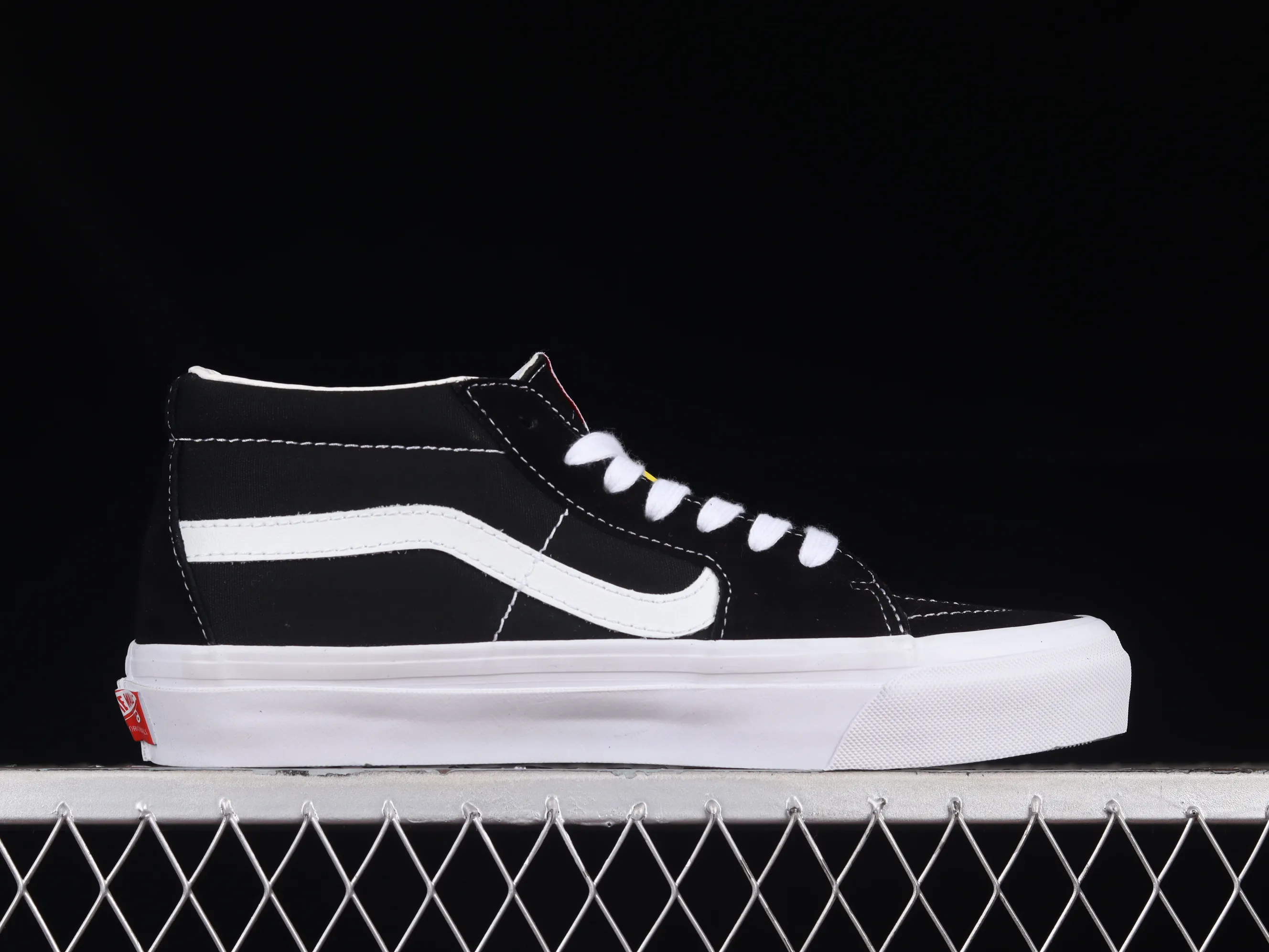 All categories Vans Vans series Vans Mid Vans China Vans Vault OG SK8-Mid Lx Vans high-end branch simple black and white mid-top casual sneakers VN0A4BVCBA2
